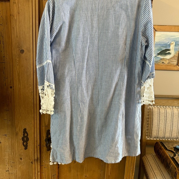Beautiful baby blue stripe with lace tunic size M/L - Picture 4 of 5